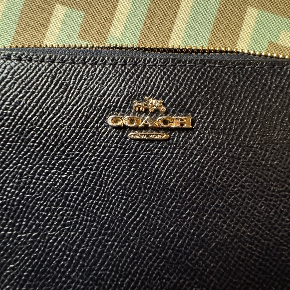 Coach Navy Pebbled Leather Zip Wallet Gold Finishes Card Pocket Card clutch bag - Picture 5 of 12